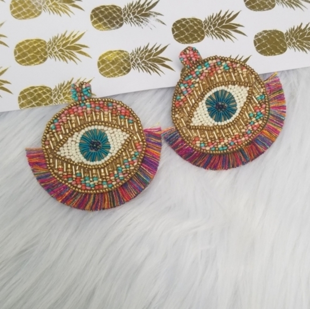 Eye catching fringe earrings